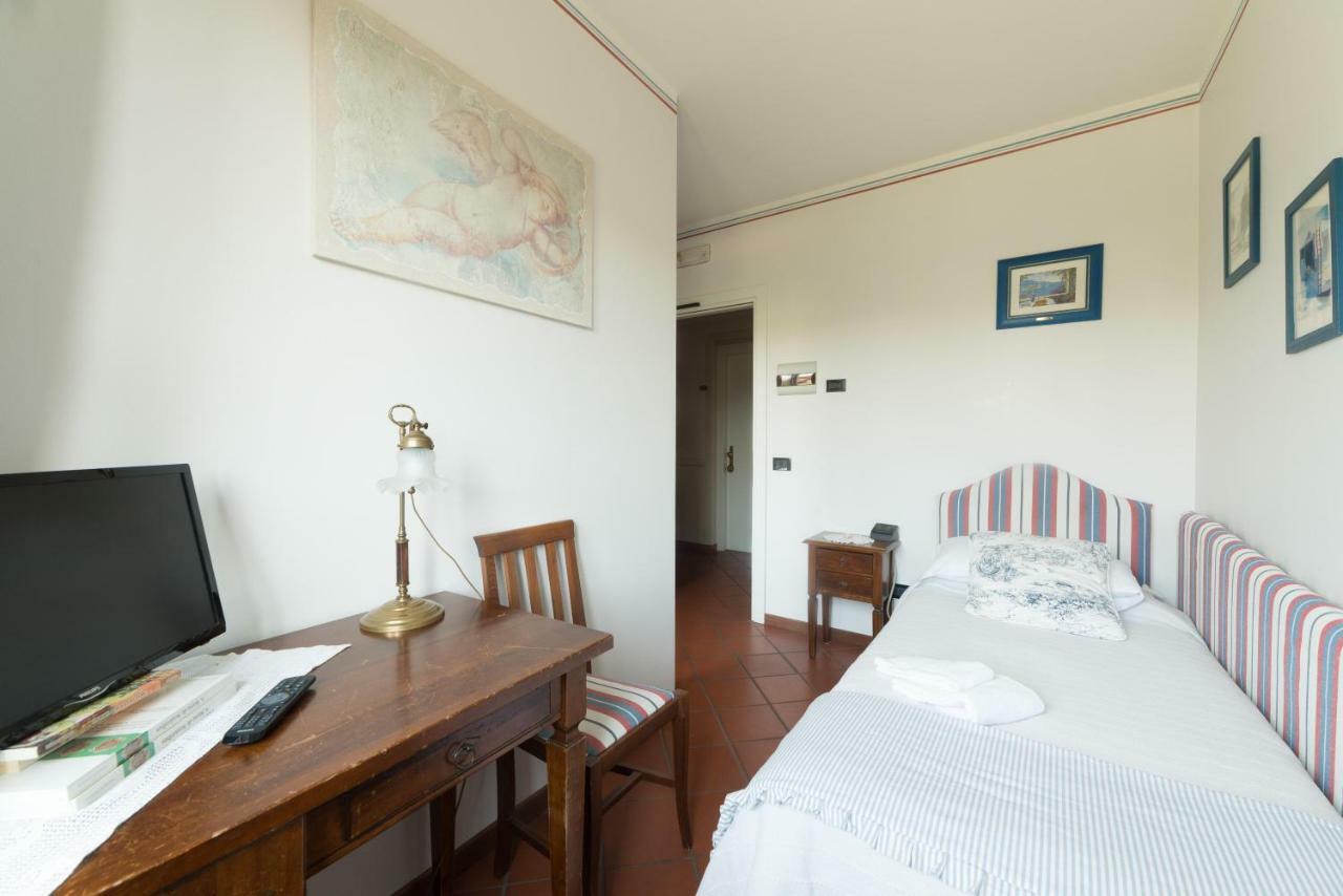 Hotel Florence Manerba del Garda Exterior photo